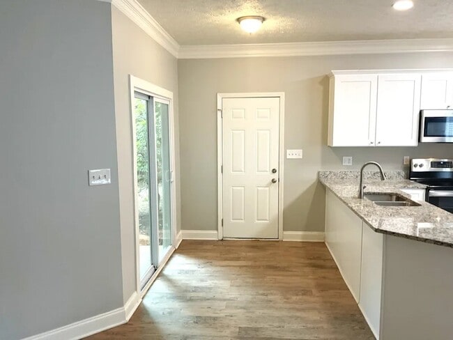 Building Photo - 2016 Towne Park Dr