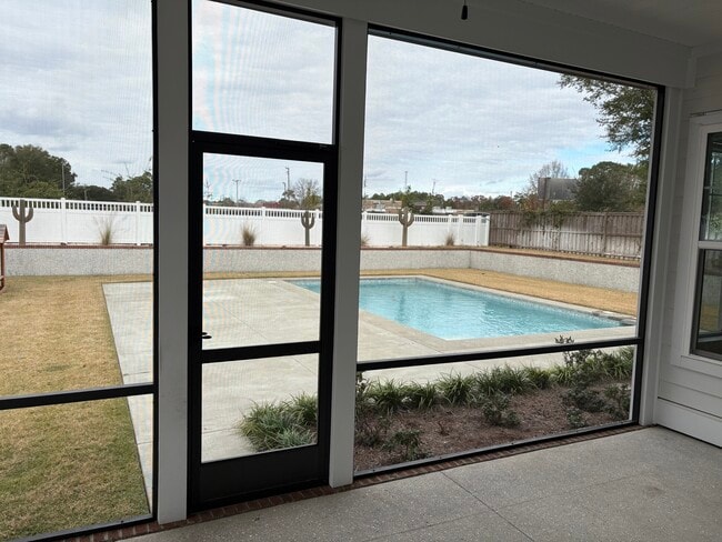 Foto del edificio - 729 Windemere Rd