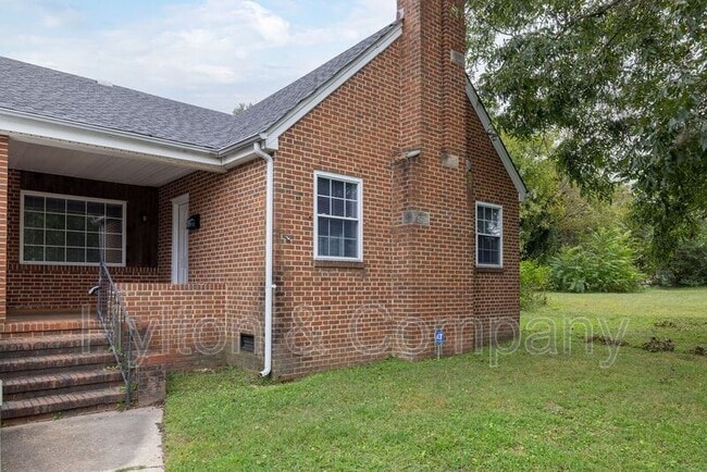 Building Photo - 105 Indiana Ln