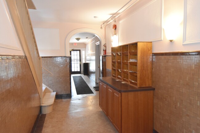 Building Photo - 47 S Lake Ave