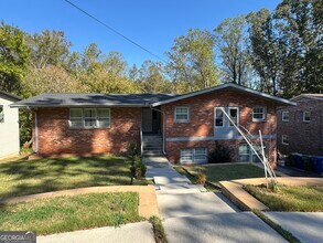 Building Photo - 995 Fleetwood Cir SW