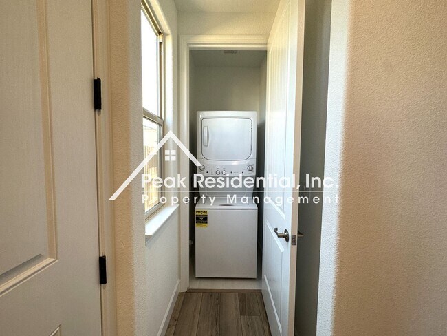 Foto del edificio - 4 br, 3.5 bath House - 8016 Pentro Wy