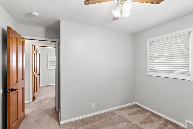 Building Photo - 2112 E 10th Ave