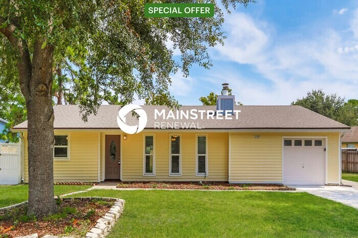 Foto principal - 4 Bedroom Pet-Friendly Home in Orange Park...