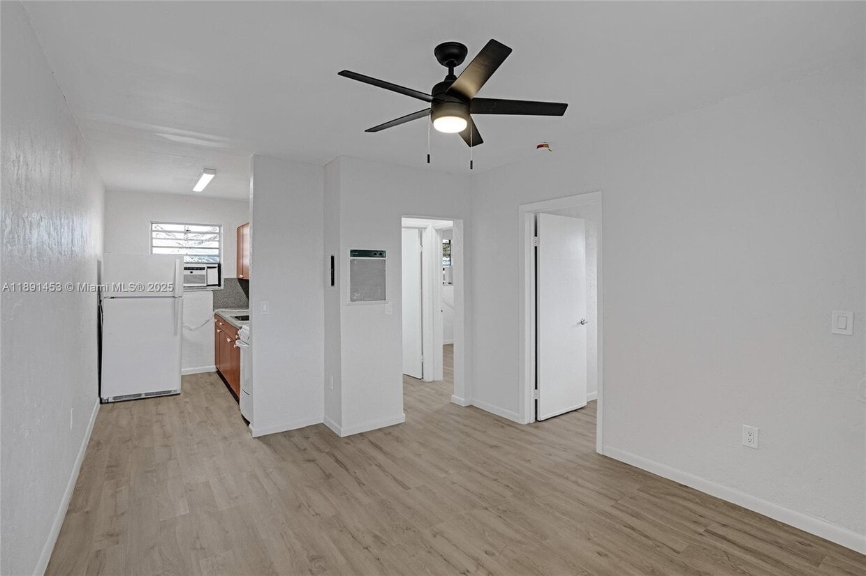 Foto principal - 14100 NW 24th Ct