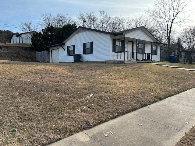 Building Photo - 718 Michelle Dr