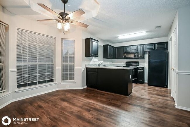 Building Photo - 1320 Greenfield Dr