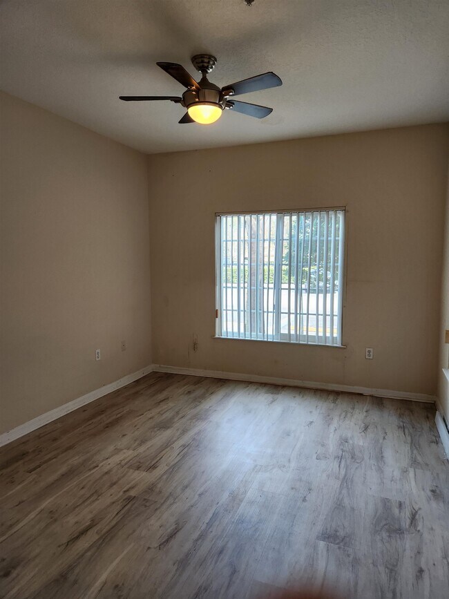 Building Photo - 560 Florida Club Blvd