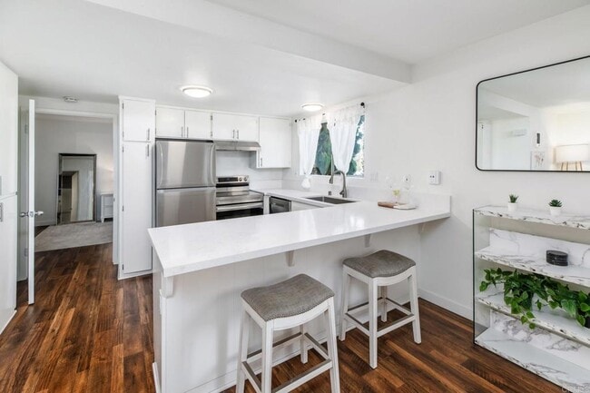 Building Photo - 155 Rosebay Dr