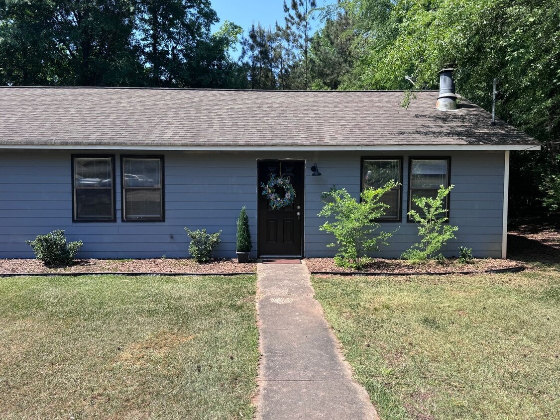 Photo - 150 Essex Court