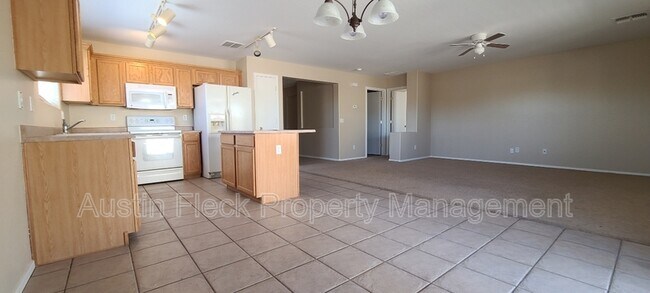 Foto del edificio - 2124 W Agrarian Hills Dr