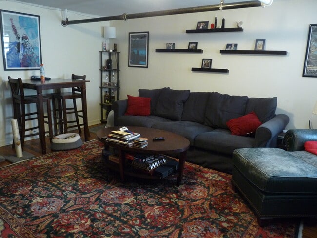 Living Room - 6215 N Wayne Ave