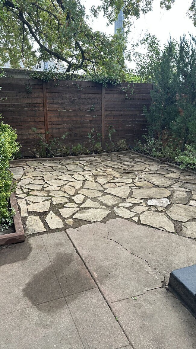 Foto del edificio - 1 Bedroom 1 Bath Duplex, Land Park-Curtis Park Area SEE VIDEO