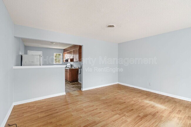 Foto del edificio - 6521 Raymond Dr