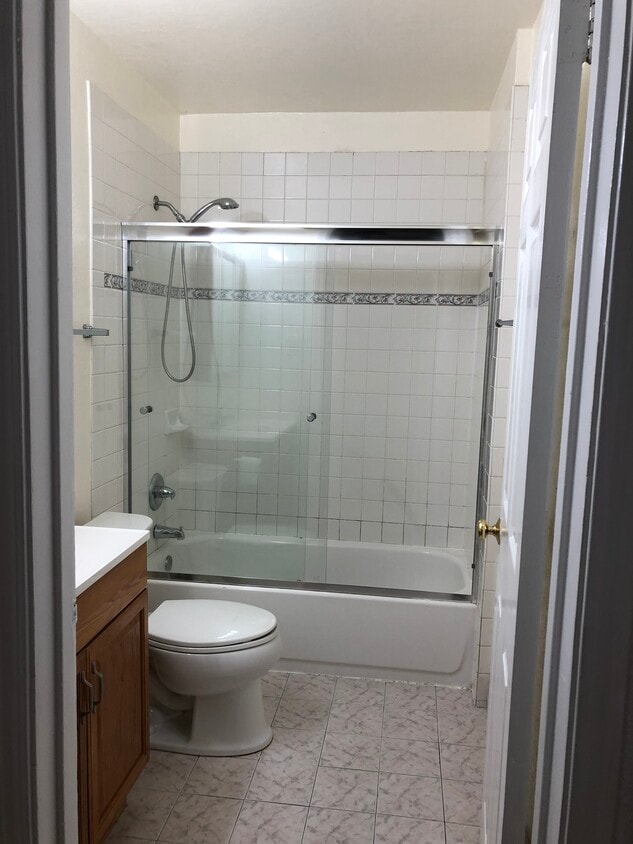 Bathroom #1 - 285 Bartlett Ave