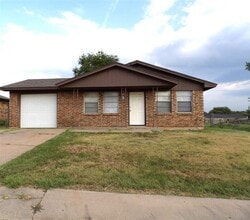 Building Photo - 4609 SW J Ave