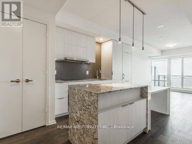 Photo du bâtiment - 1 Bloor St E