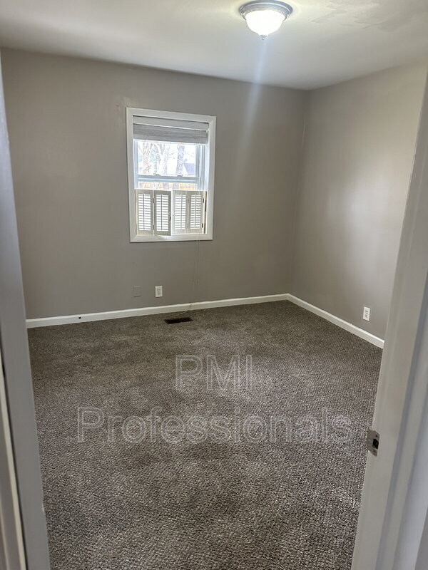 Building Photo - 2102 Cypress Dr