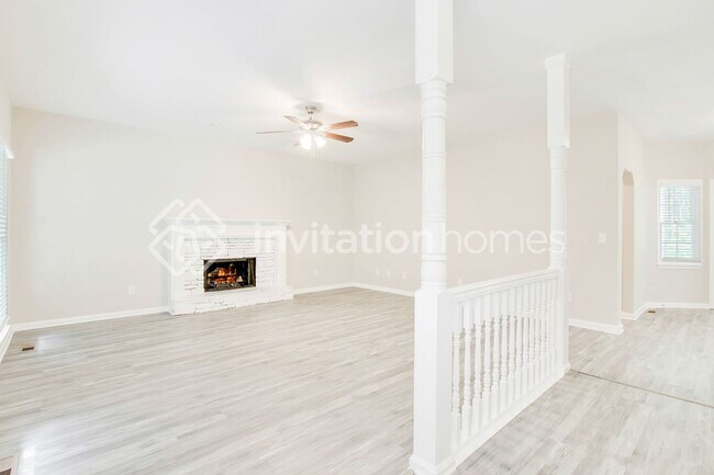 Foto del edificio - 450 Warrenton Dr