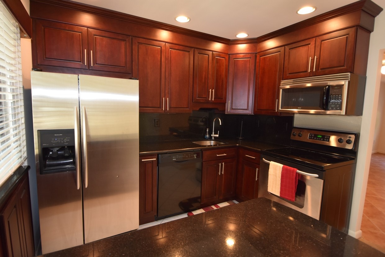 Kitchen - 1029 Cedar Ridge Ct