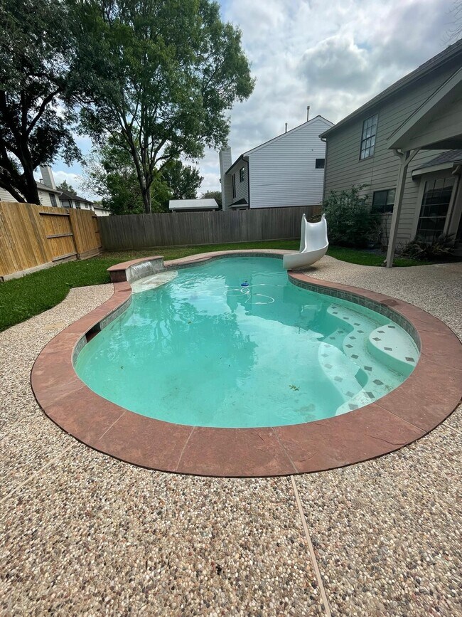 Foto del edificio - 3322 Whispering Way Dr