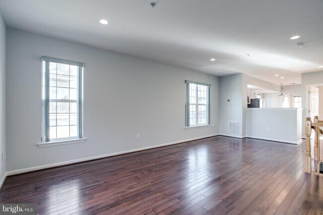 Building Photo - 12975 Pinnacle Dr