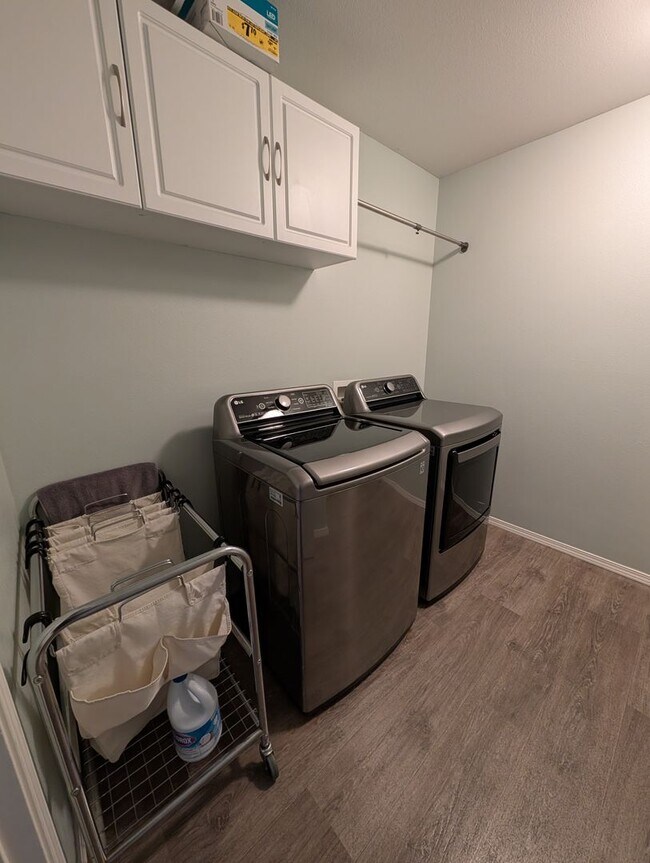 Foto del edificio - Stunning 3 Bedroom 3 Bath Canyon Crest House