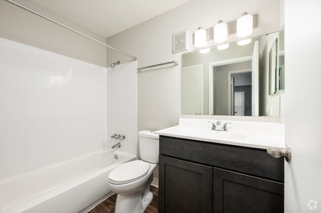 Versaille Upgrade - Bathroom - Fountain Lake Apartment Homes