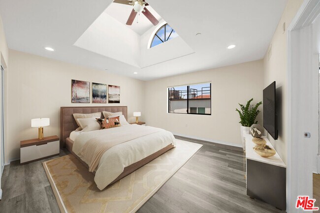 Foto del edificio - 6815 Baird Ave