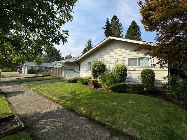 Building Photo - 2410 Taylor St