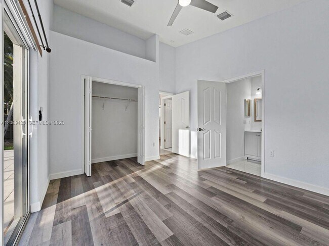 Foto del edificio - 704 SE 14th Pl