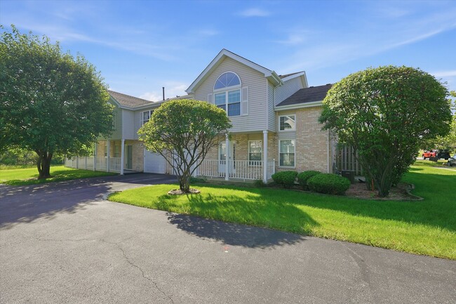 Building Photo - 16051 Laurel Dr