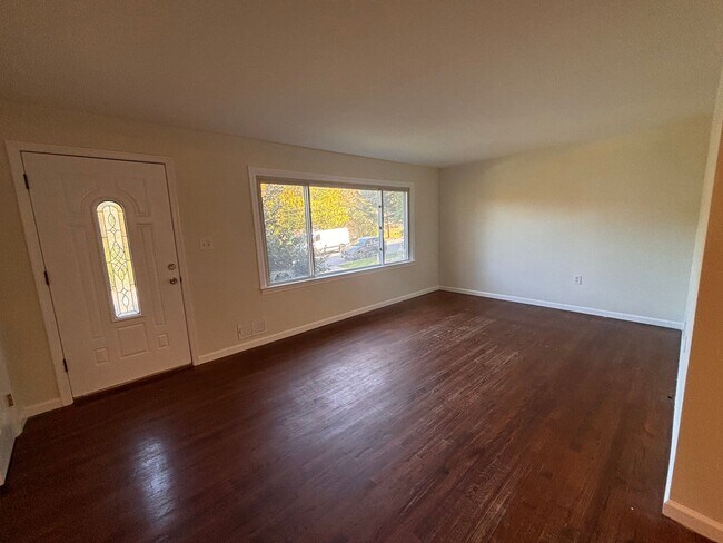 Building Photo - 4505 Samar St
