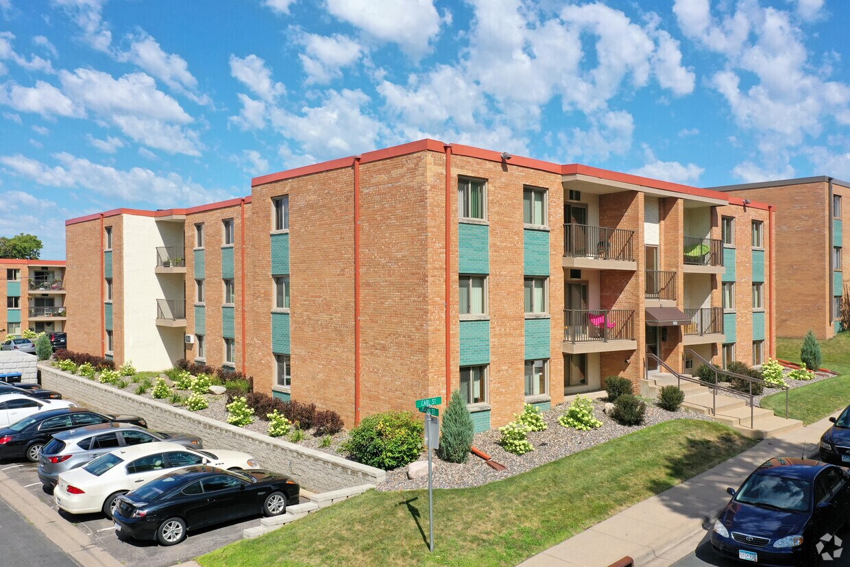 Rose Hill Apartments in Lauderdale, MN