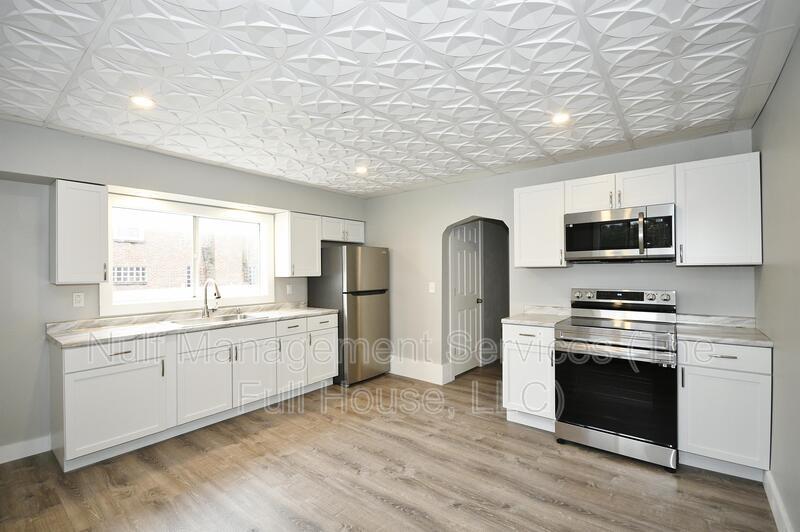 Primary Photo - 216 Clifton Ave
