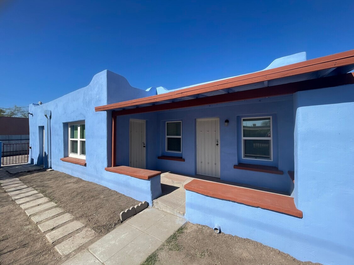 Primary Photo - 519 N Melrose Ave