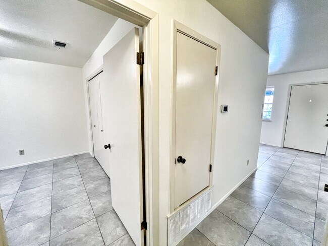 Building Photo - Adorable 2-Bedroom Duplex Just Minutes from Downtown New Braunfels!