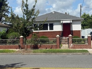 Building Photo - 201-35-201120 120th Ave