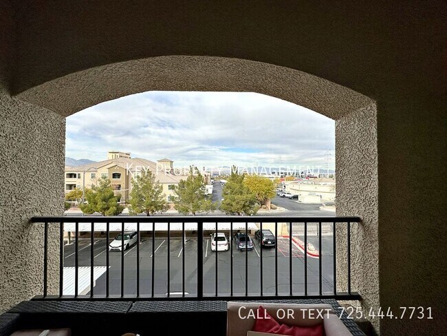 Foto del edificio - FULLY FURNISHED 1 BEDROOM CONDO IN GATED C...