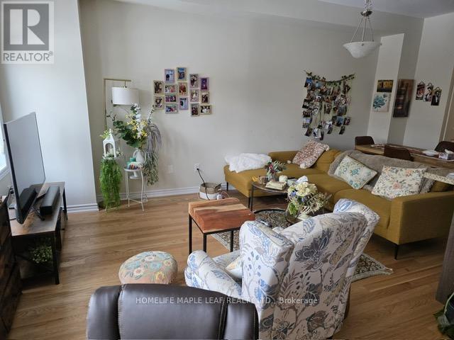 Photo du bâtiment - 1392 National Cmn