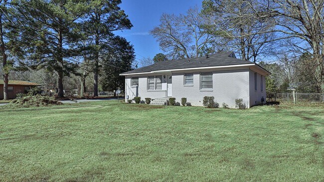 Building Photo - Drop a pin! Check out this new rental!