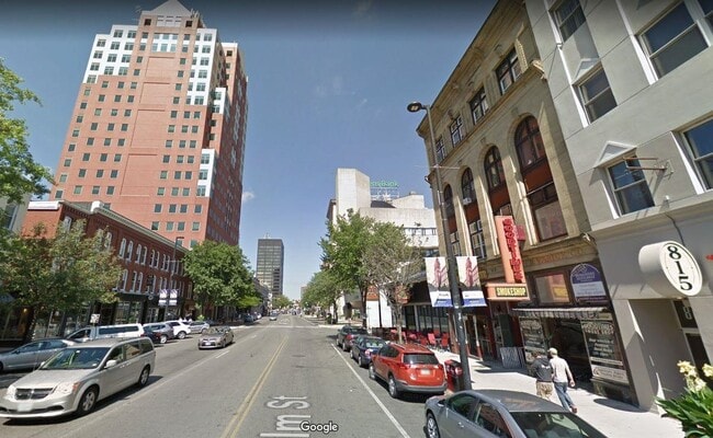 Building Photo - 819 Elm St