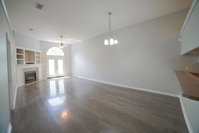 Foto del edificio - 1060 Kingdom Dr