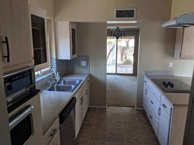 Foto del edificio - 3 Bedrooms 2 Bath Eastside Rental