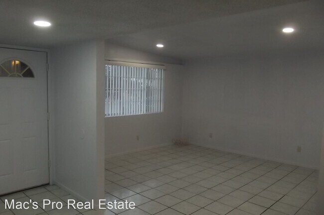 Foto del edificio - 4 br, 2.5 bath House - 4400 N. Jay Avenue