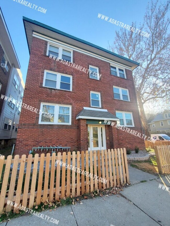 Building Photo - Beautiful and Affordable 1 Bedroom/1 Bath ...