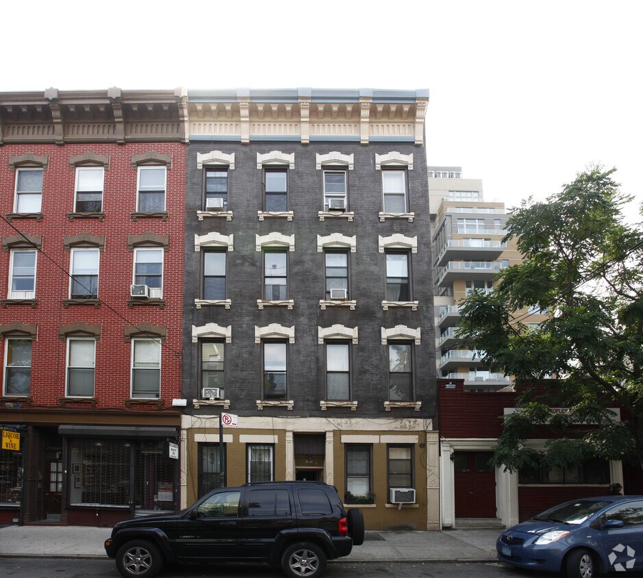Building Photo - 107 Berry St