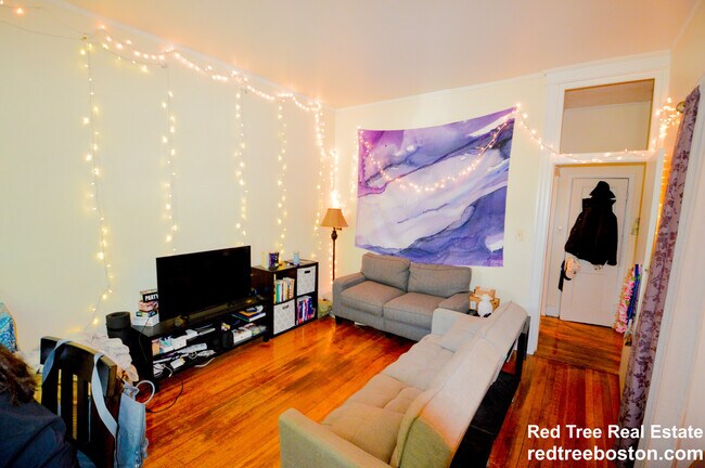 Foto del edificio - 376 Riverway