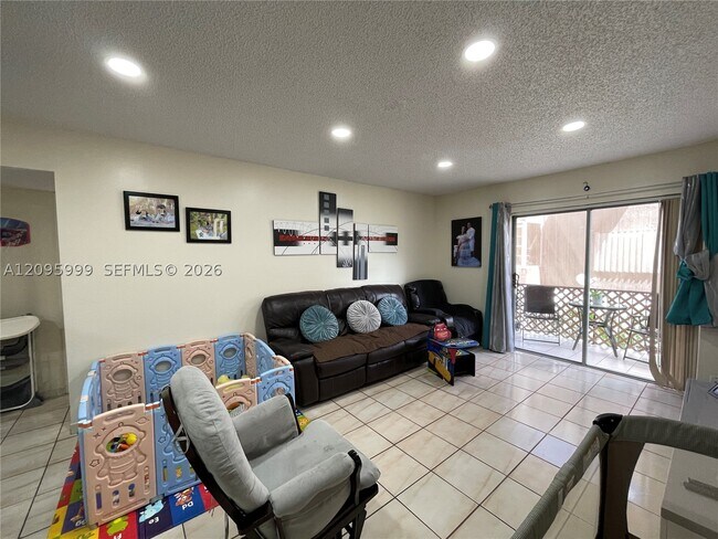 Foto del edificio - 1055 W 77th St