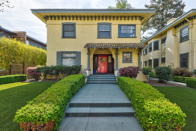 Building Photo - 818 Cowper St